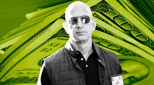 Jeff Bezos thành lập "cơ ngơi" Amazon vào năm 1994 với tiền thân là một cửa hàng sách trực tuyến có trụ sở tại một nhà để xe (garage) ở Bellevue, Washington.