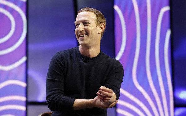 Tỷ phú trẻ tuổi nhất thế giới là Mark Zuckerberg - chủ tịch, giám đốc điều hành và đồng sáng lập của mạng xã hội khổng lồ Facebook. Với khối tài sản 100 tỷ USD, Mark hiện đứng ở vị trí thứ 3 trong danh sách này.