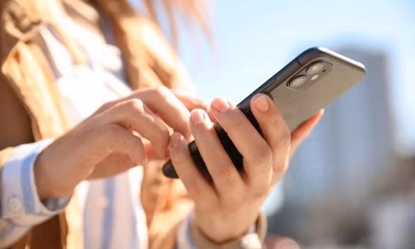 iPhone theo dõi dữ liệu định vụ GPS của bạn khi bạn bật dịch vụ này trên thiết bị của mình.