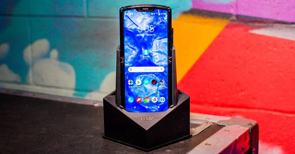 Sự thay đổi đáng chú ý nhất nằm ở bên trong máy, nơi nó sử dụng chip Snapdragon 765G hiệu suất cao hơn và tốc độ dữ liệu di động nhanh hơn, kết hợp với RAM 8 GB và bộ nhớ trong 256 GB.