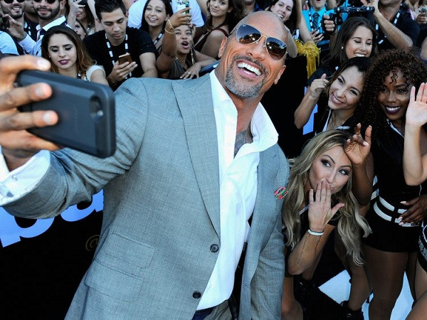 Mới đây The Rock chính thức trở thành gương mặt quảng cáo kiếm được nhiều tiền nhất trên mạng xã hội Instagram, theo thống kê Instagram Rich List 2020 của Hopper HQ.