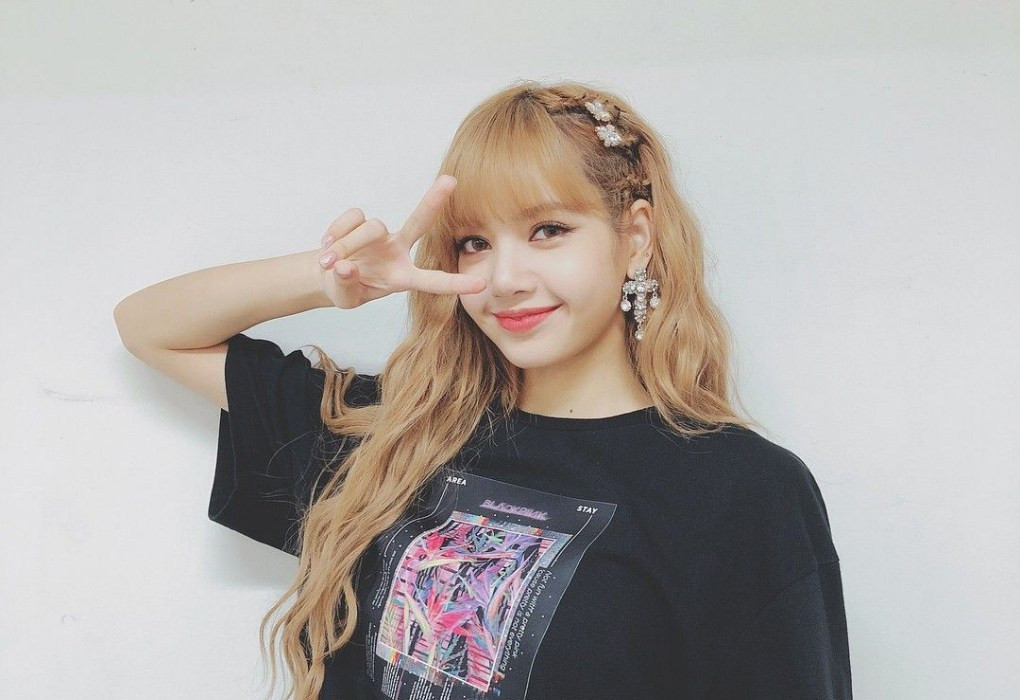 Kể từ khi tạo kênh vào tháng 10/2018, nữ ca sĩ đã có 107 triệu lượt xem trên 9 video. Hiện Lisa có thể thu về 83,000 USD/tháng, 996,400 USD/năm từ nền tảng này.