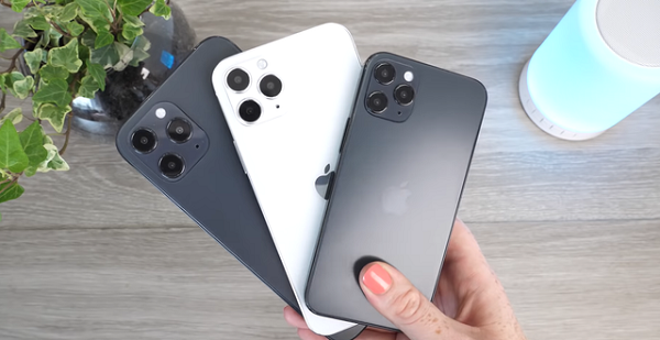 Điều đó đồng nghĩa, iPhone 12 sẽ có một phiên bản với kích thước "siêu nhỏ" dành cho người dùng ưu tiên smartphone nhỏ gọn và một phiên bản dành cho người dùng thích những chiếc điện thoại như một chiếc máy tính bảng có thể bỏ túi.