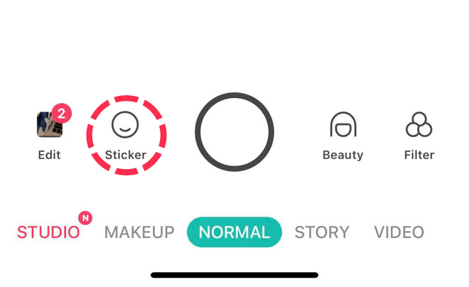 Để tạo loạt ảnh đeo khẩu trang cháy nắng độc đáo và đáng yêu như các bé trên mạng xã hội cực kỳ đơn giản. Người dùng chỉ cần tải về ứng dụng chỉnh sửa ảnh này trên App Store hoặc Google Play, lựa chọn mục Sticker.