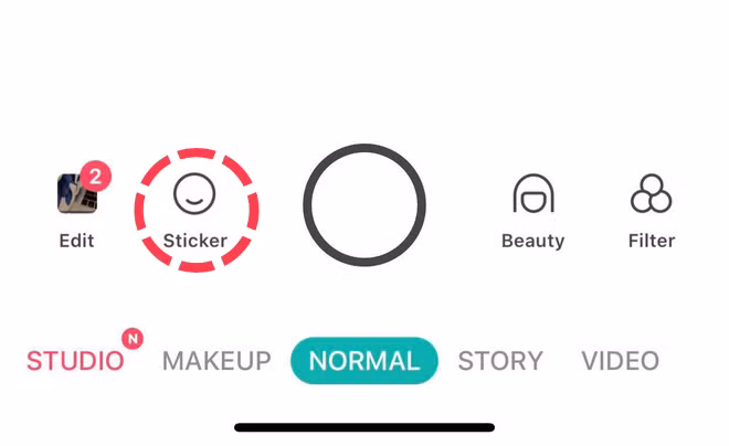 Để tạo loạt ảnh đeo khẩu trang cháy nắng độc đáo và đáng yêu như các bé trên mạng xã hội cực kỳ đơn giản. Người dùng chỉ cần tải về ứng dụng chỉnh sửa ảnh này trên App Store hoặc Google Play, lựa chọn mục Sticker.