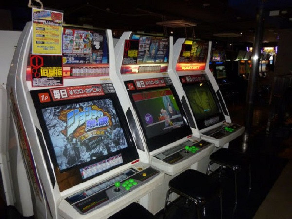 Không chỉ có các tựa game gay cấn, lý do khiến cho những địa điểm chơi game thùng thu hút được rất nhiều người chính là bầu không khí tại đây. Chắc hẳn nhiều game thủ phải thừa nhận rằng cảm giác khi chơi game thùng luôn rất thoải mái và vui nhộn chứ chẳng hề ''hardcore'' như trên PC hay console.