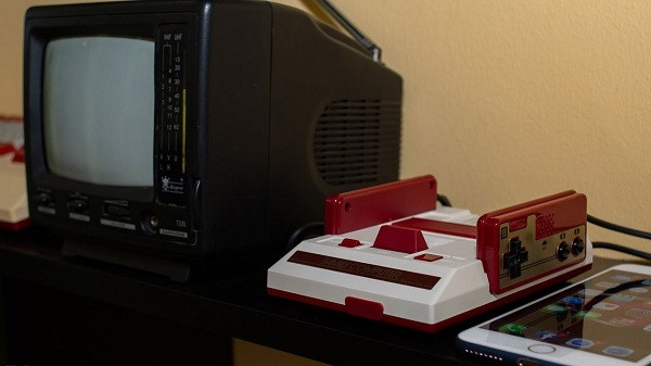 ''Tuổi thơ dữ dội'' của các game thủ 8x 9x Việt không thể thiếu cỗ máy điện tử 4 nút huyền thoại này.