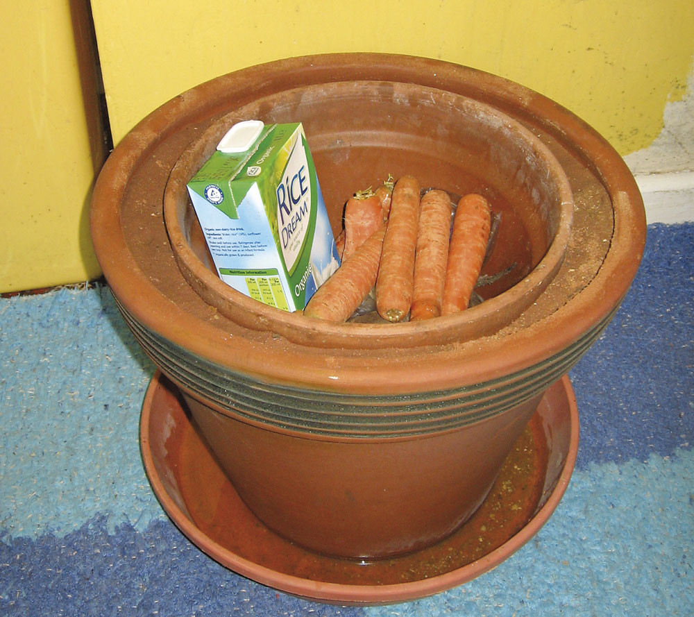 Đầu tiên, dù hoạt động rất hiệu quả ở Châu Phi và Trung Đông nhưng sẽ không hoạt động tốt ở một số nước có khí hậu nóng ẩm như Việt Nam, bởi độ ẩm không khí tại nước ta thường cao trên 80%.