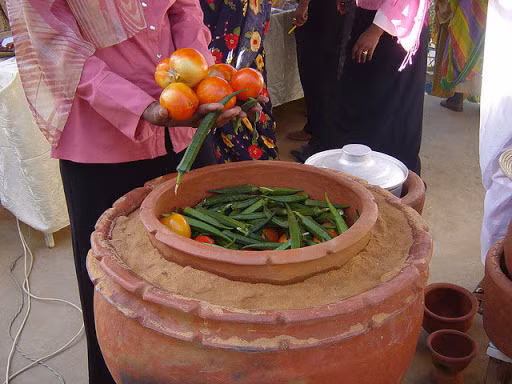 Trong khi ngăn bảo quản thức ăn của tủ lạnh hiện nay là 4 độ C. Mặc dù ở điều kiện lý tưởng là vậy, nhưng ở điều kiện thông thường, vẫn có thể bảo quản rau tươi trong suốt cả tuần mà không bị héo úa.