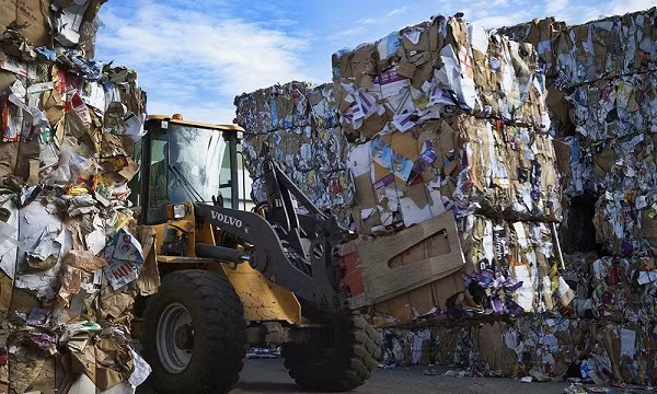 Thụy Điển là một trong những quốc gia đi đầu thế giới trong xử lý rác thải, bảo vệ môi trường hiện nay, thậm chí phải nhập khẩu… rác để các nhà máy tái chế của nước này hoạt động. Ngoài sự phối hợp từ ý thức của người dân, công nghệ xử lý rác thải hiện đại và hiệu quả cũng là điểm đáng chú ý của quốc gia Bắc Âu này.