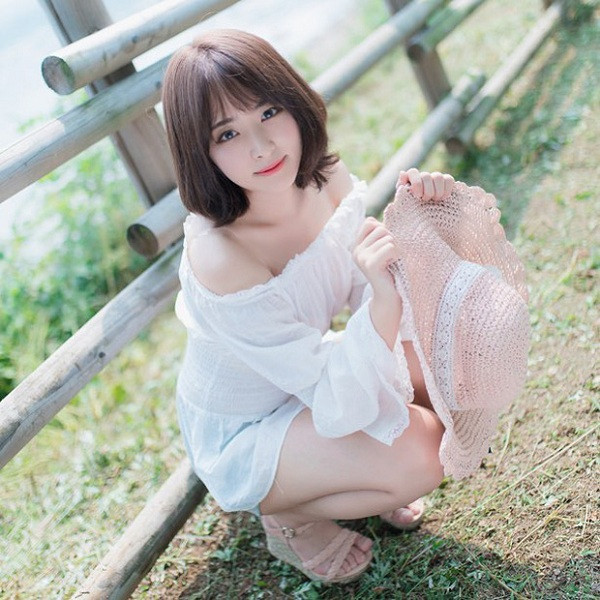  Nữ streamer xứ Hàn được các fanboy mệnh danh là "cô vợ quốc dân" bởi không chỉ xinh đẹp, nói chuyện duyên dáng, cô còn cực giỏi chơi game.