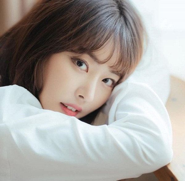 Mặc dù đã 25 tuổi và vào nghề khá muộn, nàng streamer cũng chẳng hề thua kém so với các đàn em 18 đôi mươi.