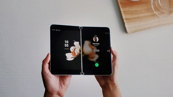 Điện thoại màn hình kép Surface Duo này chưa được công bố cả về cấu hình tuy nhiên theo đồn đoán, máy sở hữu bộ xử lý Qualcomm Snapdragon 855, 6GB RAM, dung lượng lưu trữ 256GB.