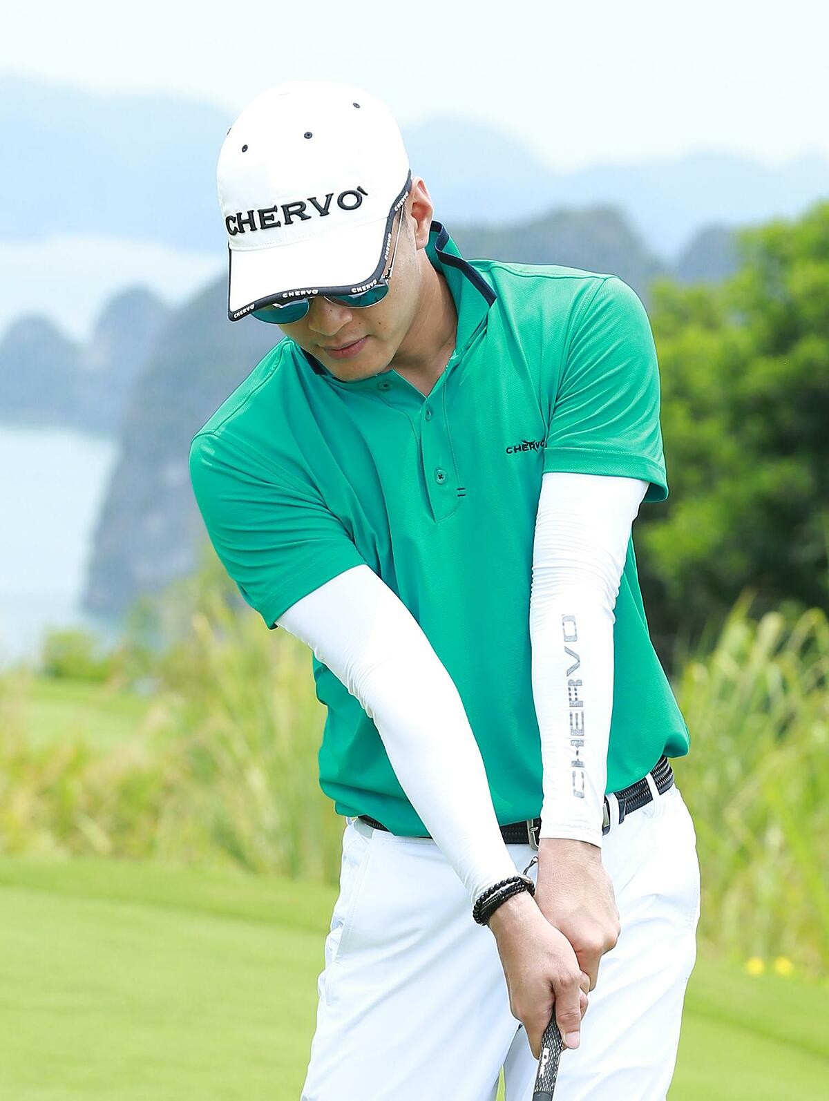 Nam diễn viên làm quen với bộ môn thể thao này chưa lâu và đang rất hào hứng tập luyện.