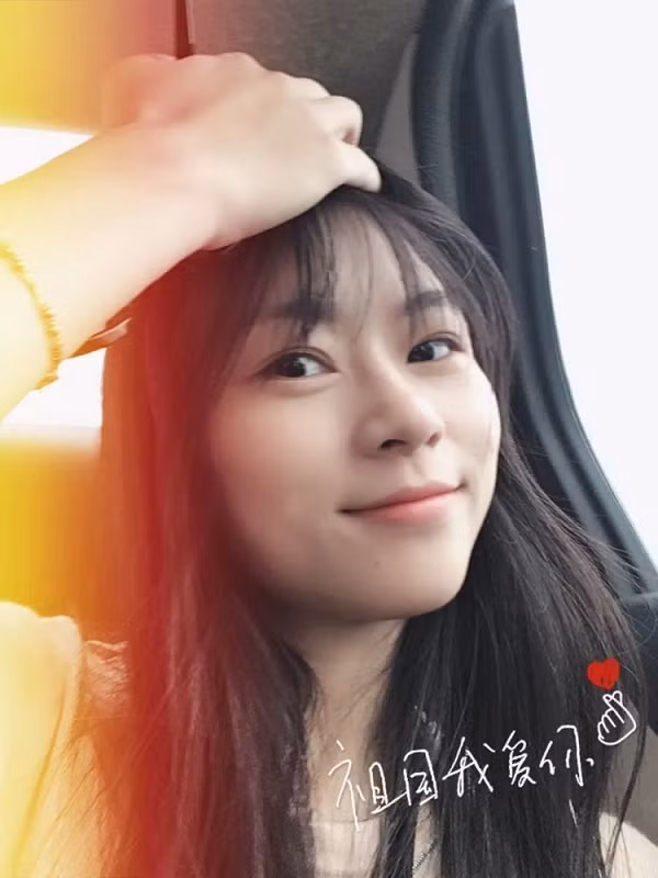 Điều khiến nhiều người thích thú hơn cả là nhan sắc xinh đẹp nhẹ nhàng của cô gái này. Định hướng nghiên cứu hiện tại của Yao Ting tại Huawei là tiếp tục công việc nghiên cứu tiến sĩ, tối ưu hóa hiệu quả truy cập của hệ thống lưu trữ giá trị khóa và sử dụng các thiết bị lưu trữ trên nền tảng đám mây của Huawei.