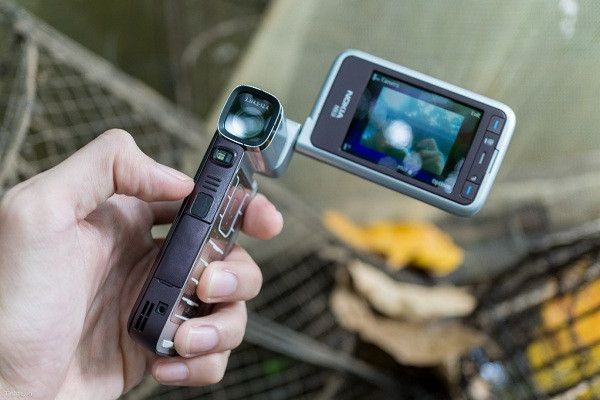 Nokia dường như đi đầu thời kỳ của những chiếc điện thoại màn hình xoay với Nokia N93i.