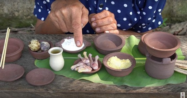 Điều bí ẩn mà dân tình chưa lý giải được là bà đã sử dụng nguyên liệu gì thay cho đùi gà, trông thì nhỏ xíu nhưng lại giống hệt phiên bản gốc. Ngoài chi tiết ''đáng ngờ'' đo thì lần trở lại này Bà Tân Vlog cùng món ăn siêu nhỏ có vẻ nhận được sự ủng hộ nhiệt tình từ cư dân mạng.