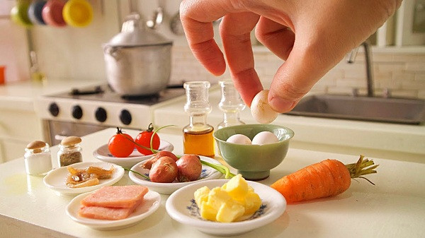 Thực chất, nấu ăn siêu nhỏ (Miniature Cooking) là thể loại nấu ăn đã khá phổ biến với các nhà sản xuất nội dung trên YouTube, nhưng chủ yếu ở nước ngoài. Ý tưởng này xuất phát từ Nhật Bản và hiện đã được một số Youtuber Việt thực hiện, trong đó có kênh Youtube của bà Tân.