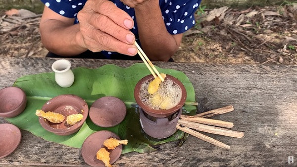 Vì là một món ăn siêu tí hon nên sau khi chế biến xong, dù có muốn bà Tân cũng không thể nào gọi các con cháu vào ăn cùng.