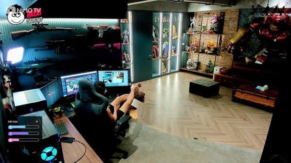 Vlog bắt đầu với cảnh quan tại căn phòng stream mới của Độ Mixi.