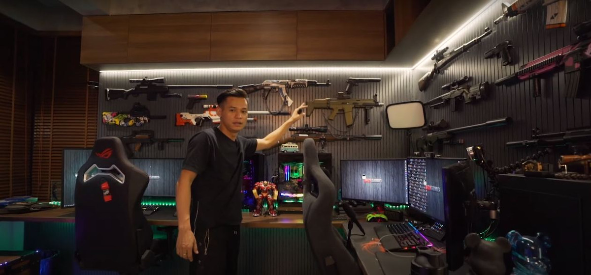 Cận cảnh dàn máy cực khủng của nam streamer nổi tiếng. Có thể thấy ngoài diện tích rộng hơn, góc stream này không quá khác biệt so với ở căn nhà cũ chật chội.