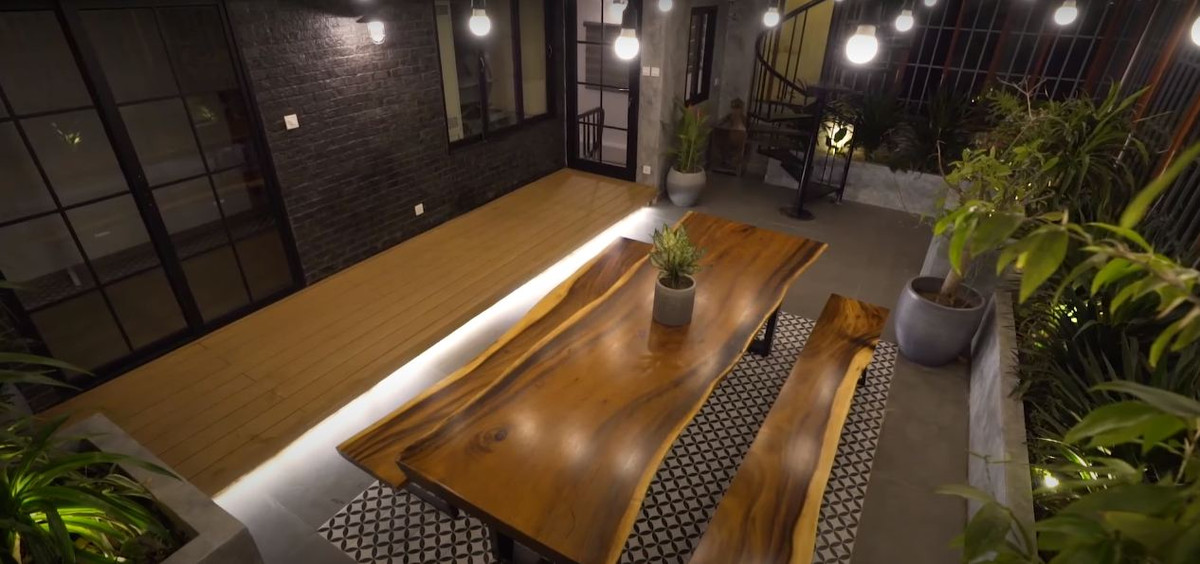 Nam streamer cũng chia sẻ rằng đây là kỷ lục views khiến anh bất ngờ và chẳng biết khi nào có thể đạt được thêm lần nữa. Cuối clip, Độ Mixi không quên cảm ơn người hâm mộ đã giúp anh có được ngôi nhà mơ ước.