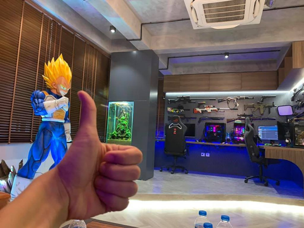 Người xem được chứng kiến toàn bộ quá trình trang trí căn phòng cũng như vận chuyển và lắp ráp những mô hình khổng lồ đắt đỏ của Tộc trưởng.