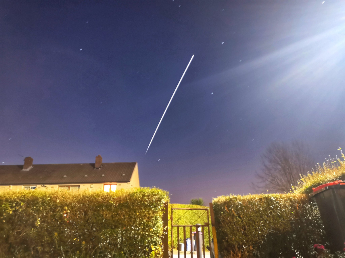 James cho biết, anh đã theo dõi sự kiện này và đoán rằng ISS sẽ xuất hiện tại Anh trong khoảng thời gian 6h30 - 10h30 từ 24/3 cho đến 4/4, và quả thực nó đã không làm anh thất vọng.