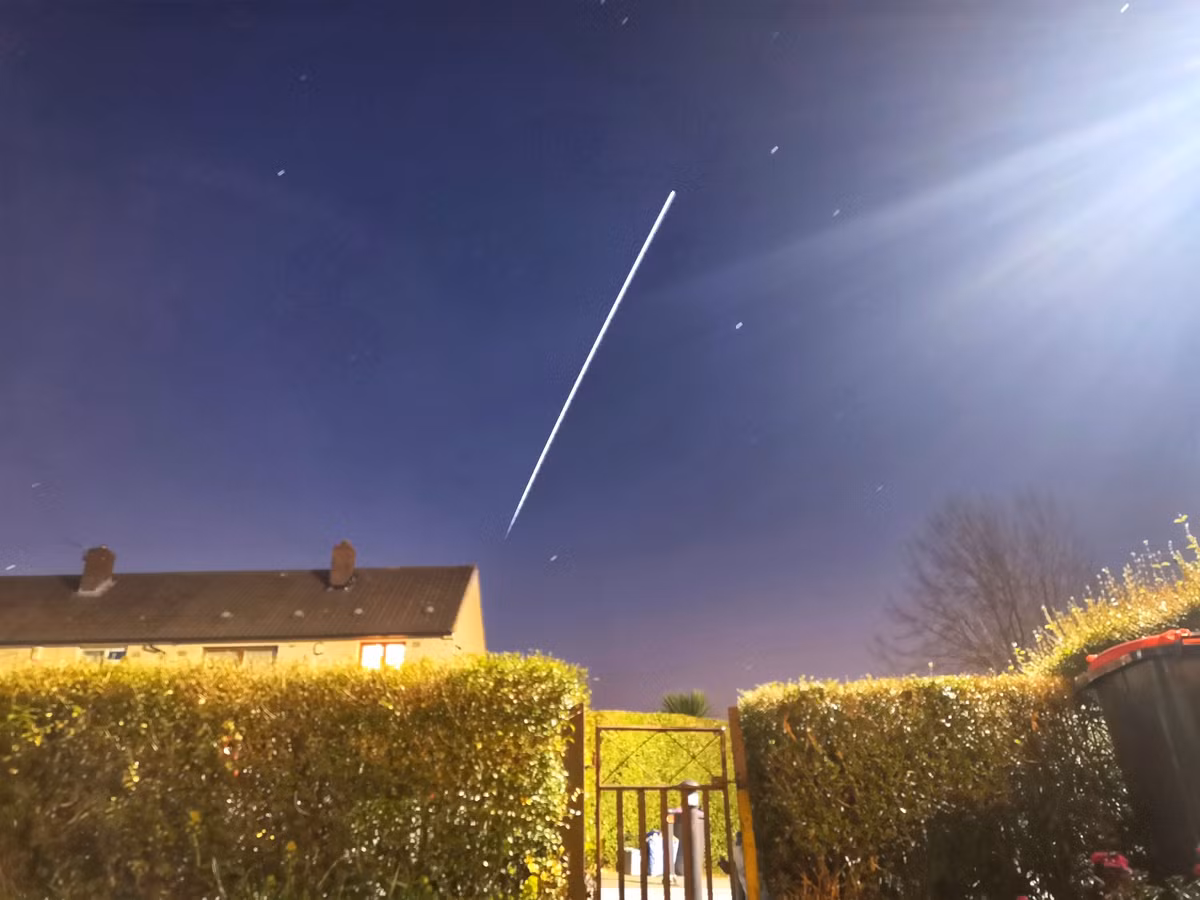 James cho biết, anh đã theo dõi sự kiện này và đoán rằng ISS sẽ xuất hiện tại Anh trong khoảng thời gian 6h30 - 10h30 từ 24/3 cho đến 4/4, và quả thực nó đã không làm anh thất vọng.