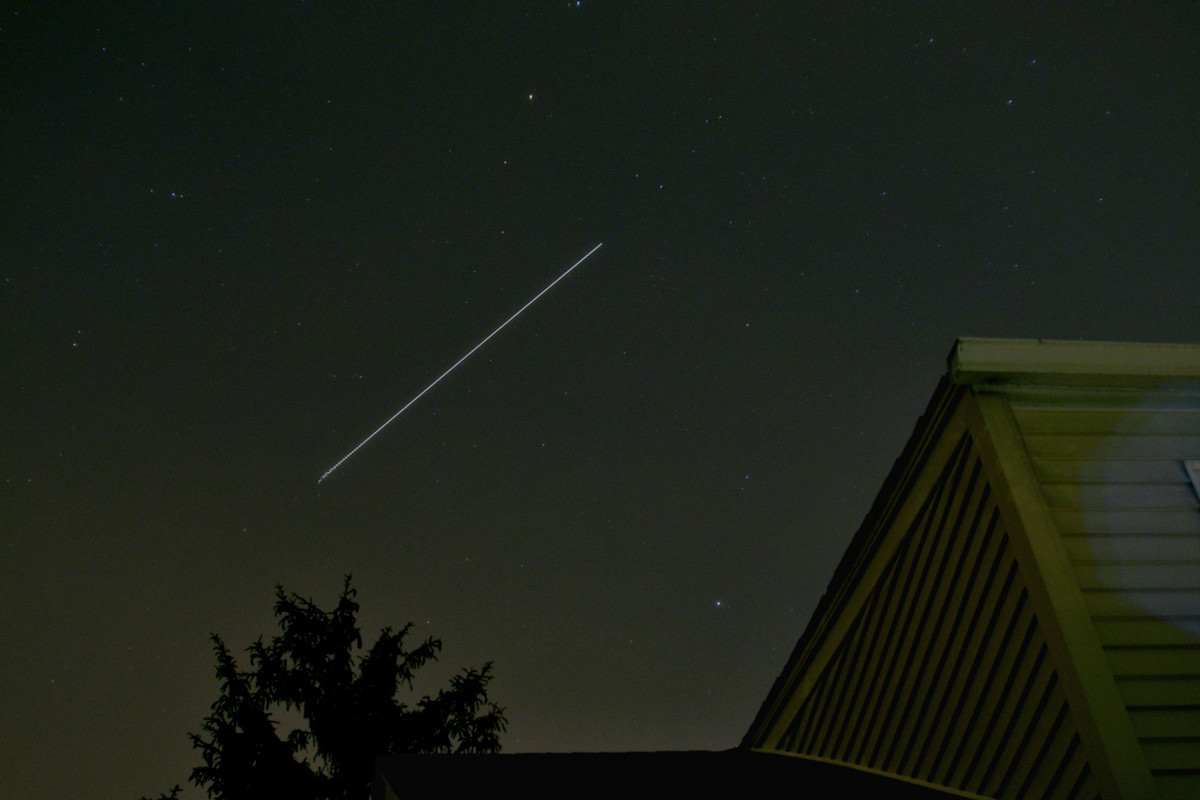 ISS bay qua Long Island, New York, Mỹ.
