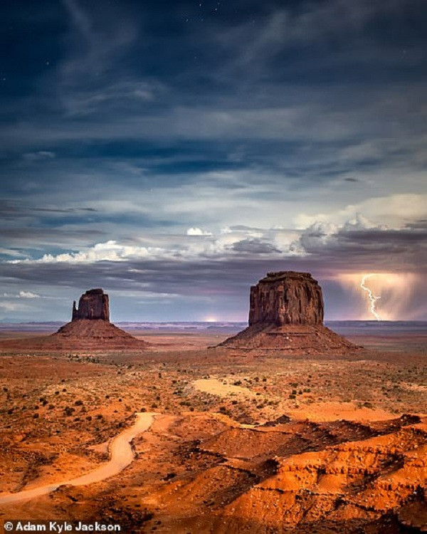 Những bức ảnh thật mà cứ ngỡ như photoshop vì không chỉ cho thấy sự đáng sợ mà còn lột tả được vẻ đẹp vô tận của thiên nhiên.