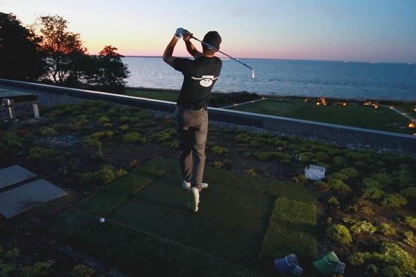 Tất nhiên, những thú chơi golf đẳng cấp như vậy luôn không hề có giá rẻ. Để trải nghiệm cảm giác này, chỉ có các triệu phú lắm tiền mới có thể bạo chi như vậy.