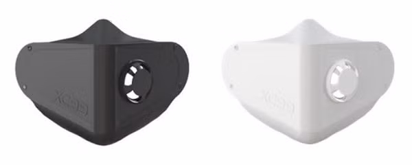 Ngoài ra dù nhìn xuyên thấu nhưng lại có khả năng chặn tia UV, với chất liệu nhựa nên người dùng có thể sử dụng bất chấp mưa nắng, vệ sinh dễ dàng và tái sử dụng được nhiều lần.