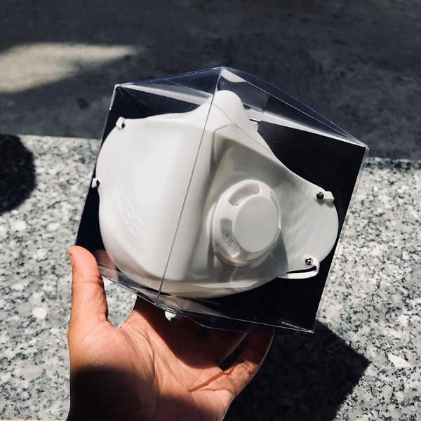 Sản phẩm còn được thiết kế đi kèm van thở để không gây khó chịu nếu sử dụng thời gian dài.