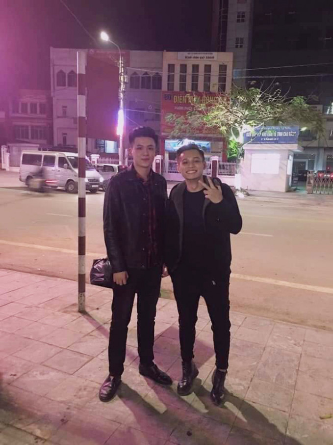 Mới đây, nam streamer nổi tiếng khiến cả cộng đồng mạng xôn xao khi bất ngờ khoe ảnh chụp cùng em trai. Đáng nói là nhan sắc của em trai Độ Mixi cực phẩm đến mức cô gái nào cũng phải ''đổ rầm rầm''.