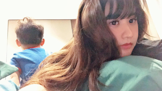 Phùng Huyền thường xuyên đăng tải những khoảnh khắc chơi đùa cùng cháu trai.