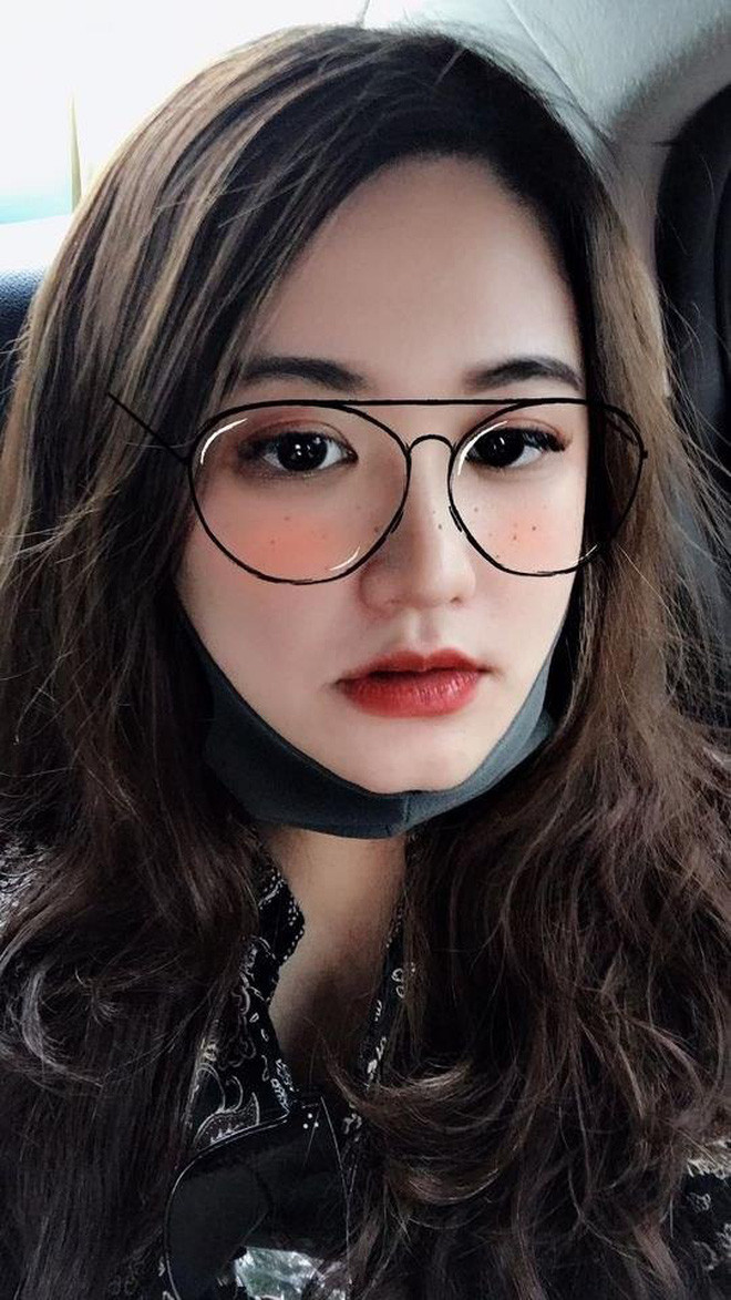 Ít ai biết rằng, ngoài Phùng Hưởng, nam streamer Độ Mixi còn có một cô em gái nhan sắc cực phẩm lại nổi tiếng chẳng kém phần anh trai.