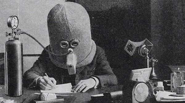 Mũ "tập trung" được phát minh năm 1925 bởi ông Hugo Gernsback, gắn kèm bình oxy, hoàn toàn cách âm, chặn luôn tầm nhìn. Kết quả là chúng sẽ giúp bạn tập trung hoàn toàn vào công việc.