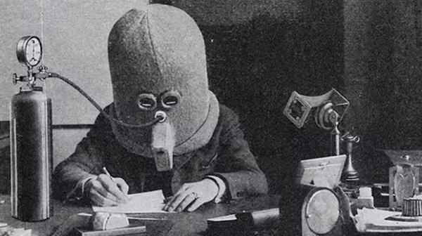 Mũ "tập trung" được phát minh năm 1925 bởi ông Hugo Gernsback, gắn kèm bình oxy, hoàn toàn cách âm, chặn luôn tầm nhìn. Kết quả là chúng sẽ giúp bạn tập trung hoàn toàn vào công việc.