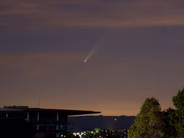 Dự kiến, bắt đầu từ ngày 12/7, sao chổi C/2020 sẽ trở nên rõ nét hơn trên bầu trời đêm phía Tây Bắc, sau đó vị trí của sao chổi sẽ cao lên dần và bùng sáng mạnh.