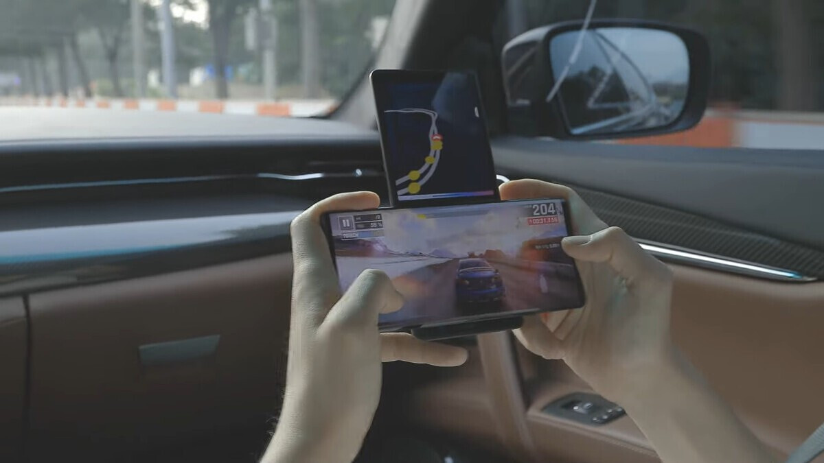 Về cơ bản, gã khổng lồ công nghệ của Hàn Quốc đang tìm cách đẩy tính linh hoạt của màn hình kép có trên mẫu Velvet và V60 ThinQ lên một tầm cao mới mà không cần phải đối mặt với sự phức tạp của thiết kế gập đôi theo phong cách của Samsung Galaxy Z Fold hoặc Z Flip.