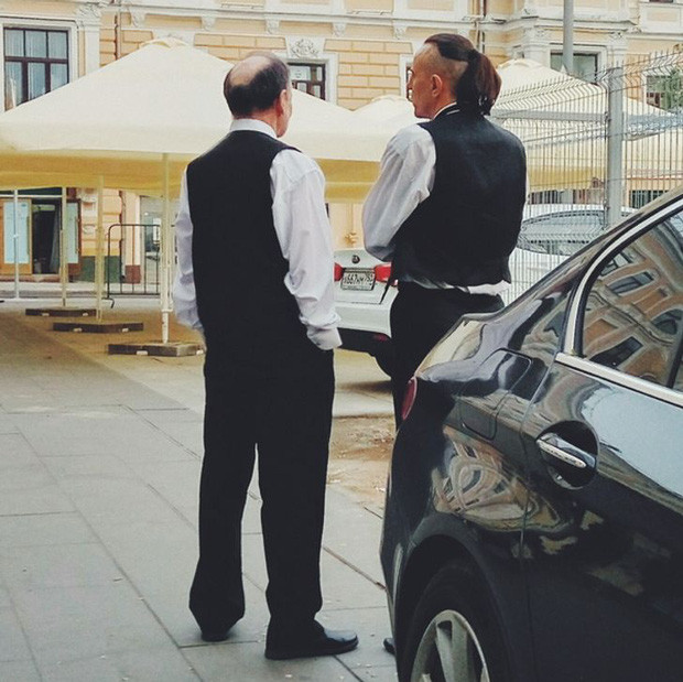 Mái tóc của hai người này hẳn đang chứng tỏ họ là "mảnh ghép" hoàn hảo của nhau.