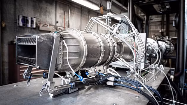 Tờ Military dẫn thông tin từ Bộ Tư lệnh Không quân Hoa Kỳ cho hay, chiếc Không lực 1 với các yêu cầu thông số kĩ thuật của máy bay tương lai, bao gồm "sức mạnh, trọng lượng, kích thước, hệ thống liên lạc, cách bố trí cabin" và một mô hình thực tế ảo về không gian khoang máy bay.