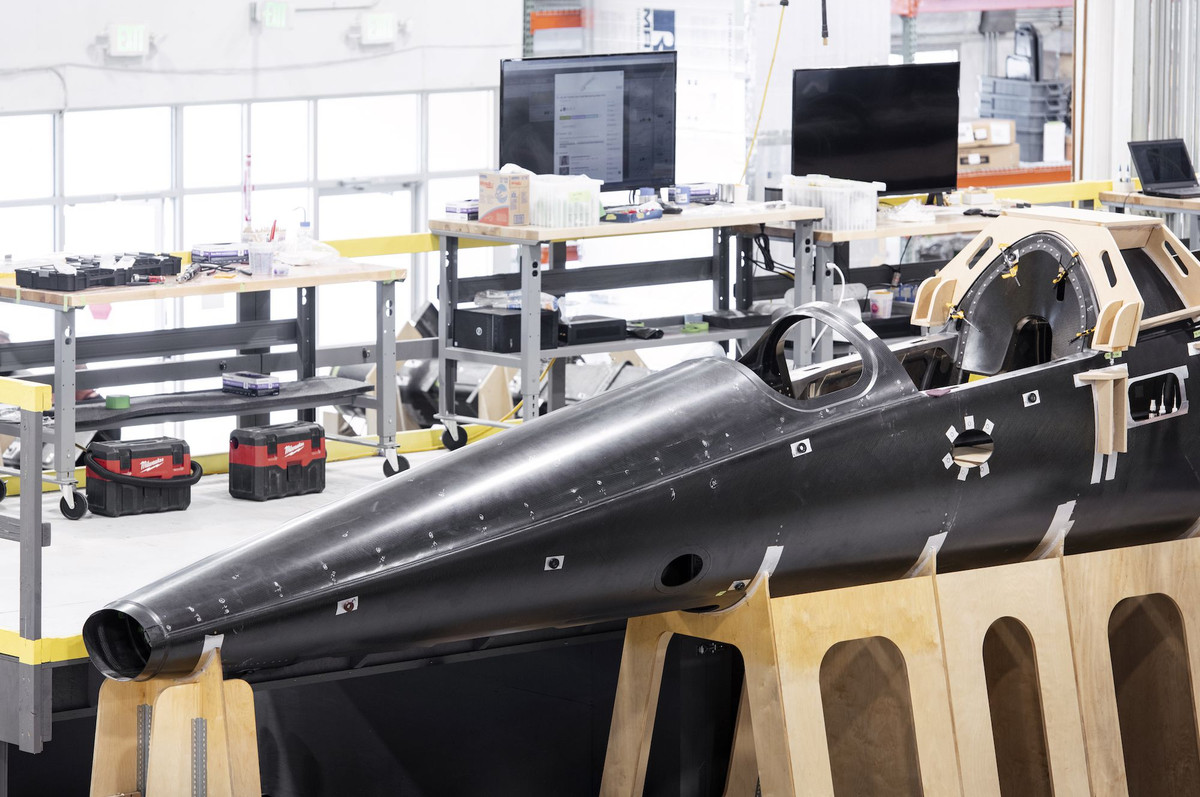 Với hợp đồng của Không quân Hoa Kỳ, doanh nghiệp sẽ sửa đổi mẫu máy bay siêu thanh thương mại của mình thành chuyên cơ. Những thay đổi bao gồm việc thiết kế lại tiện nghi khoang máy bay, thiết bị liên lạc và các biện pháp bảo đảm an ninh.