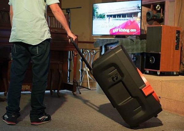 Khoi to nhom nhau danh cong an, nhot dan phong o Binh Chanh