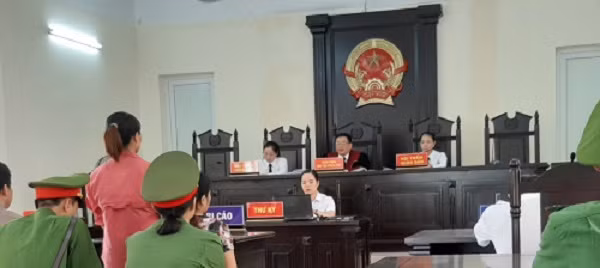 Xet xu vu an lua dao chiem doat tai Bac Kan: Chu toa phien toa co dang “lam quyen” lam trai phap luat?