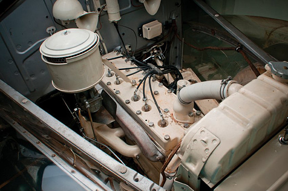 Năm 1940, một chiếc Pontiac Ghost Car thứ 2 được chế tạo để trưng bày tại Golden Gate Exposition 1940 ở Đảo Treasure, San Francisco.