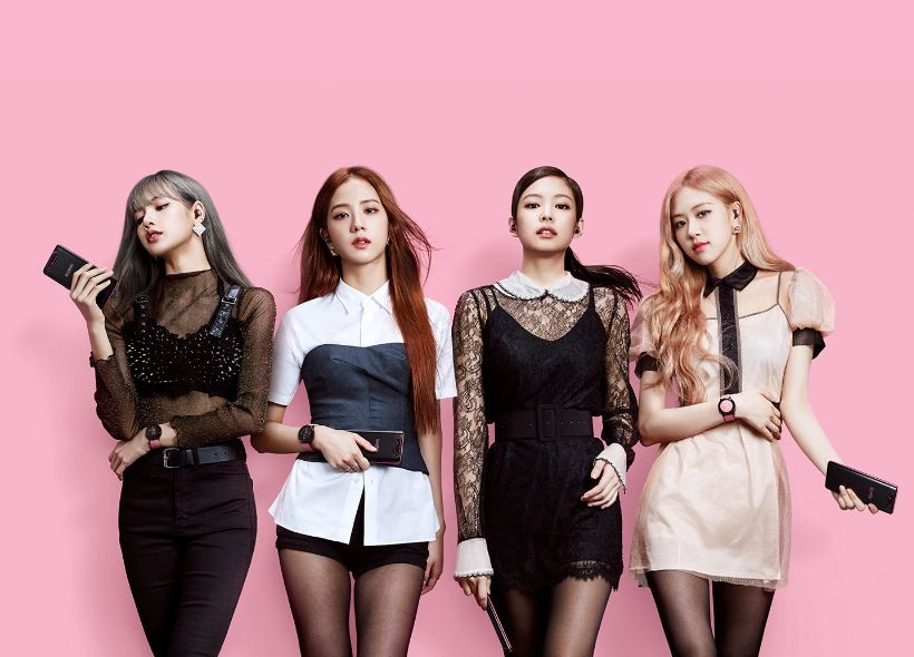 Thành công của ''Gã khổng lồ công nghệ'' xứ sở Kim Chi với sự thống lĩnh của mình trên thị trường toàn cầu cũng nhờ áp dụng chiến lược influencer marketing để đẩy mạnh sức hút cho các sản phẩm của mình. Đầu tiên phải kể đến BlackPink, với sức hút của mình các cô gái trở thành cái tên được vô vàn các thương hiệu nổi tiếng săn đón và Samsung không phải ngoại lệ.