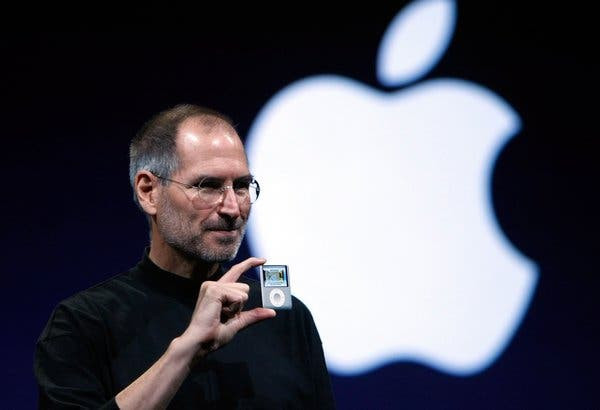 Tất cả nhờ vào màn định vị thương hiệu ''đỉnh'' mà Steve Jobs, người đã hình thành nên văn hóa rạng rỡ của Apple hiện nay khiến bao thương hiệu phải thèm khát. Gương mặt thương hiệu Apple dường như là không có, và truyền thông truyền miệng (Word of mouth) đóng vai trò quan trọng trong chiến lược truyền thông xuyên suốt của ''nhà Táo''.