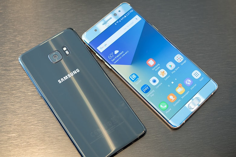 Samsung Galaxy Note 7 từng được kỳ vọng là một thiết bị đỉnh cao, nhận được nhiều lời tán dương từ các reviewer ngay trước sự kiện ra mắt. Tuy nhiên, việc bị cấm mang lên máy bay bởi lỗi pin dễ cháy nổ từng gây cháy khiến nó trở thành một trong những chiếc điện thoại tệ nhất mà con người muốn lãng quên.